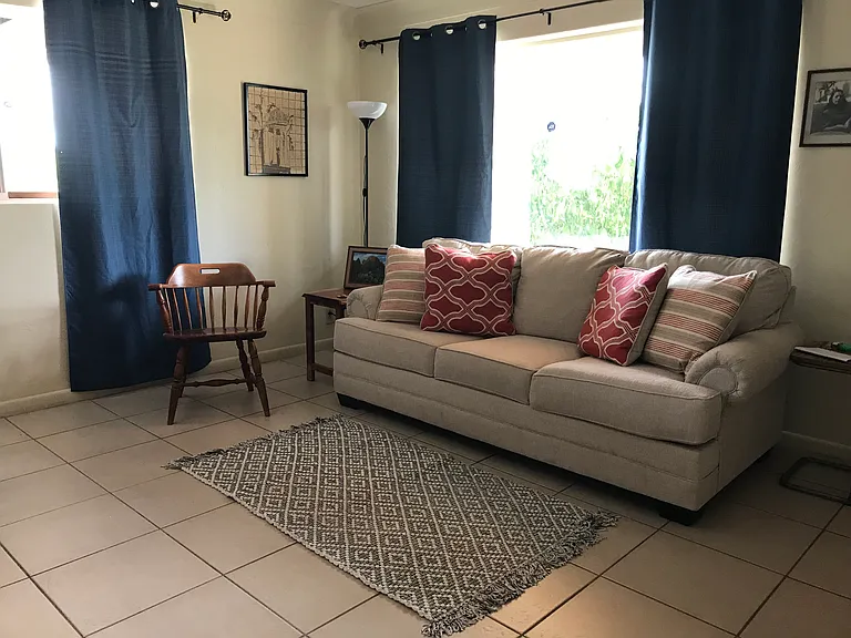 513 E Blacklidge Dr — Photo 4