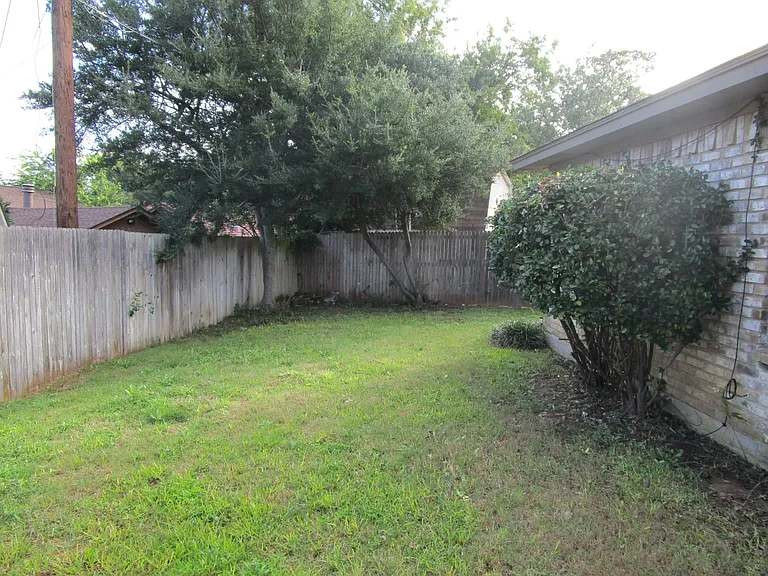 3700 Dauphine Ct — Photo 1