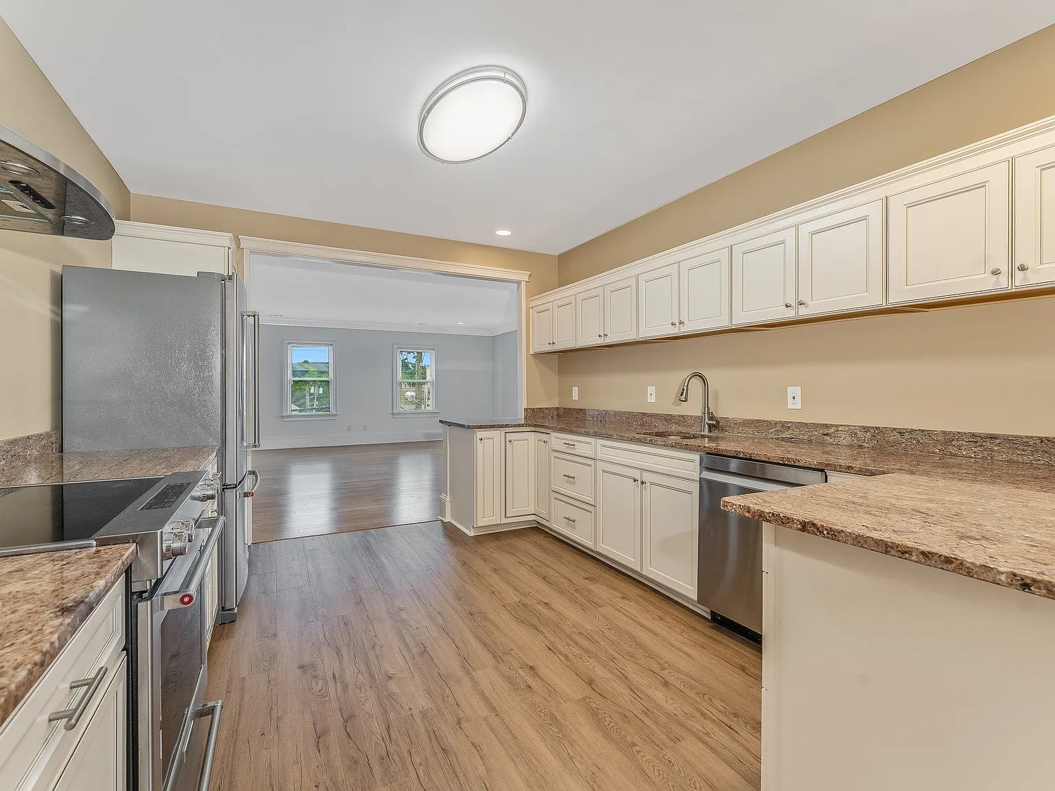 2 bed, $3,500 — Photo 1