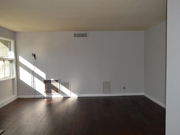 2nd image of 5514 Belaire Dr