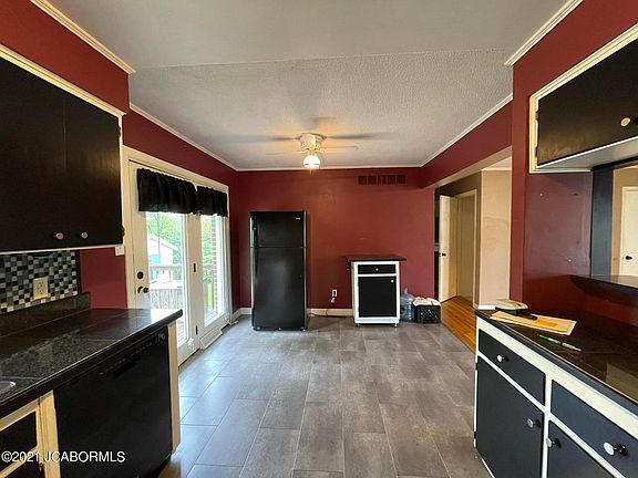 4th image of 4617 Rainbow Dr