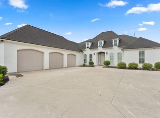 6114 E Myrtle Bay Dr, Lake Charles, LA 70605