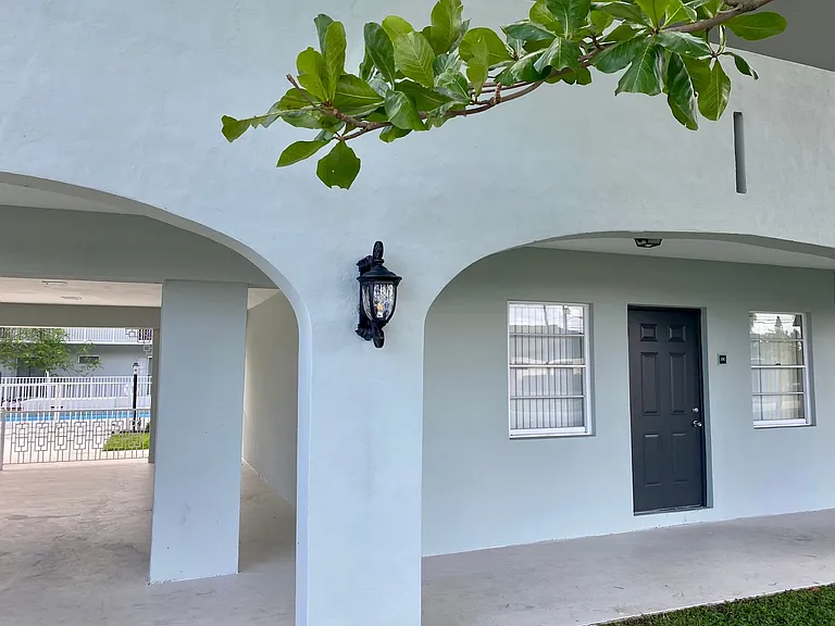 Brandon Palm Springs — Photo 21