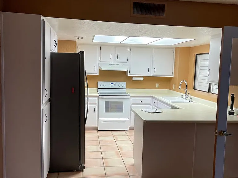 2990 Yuma Dr — Photo 8