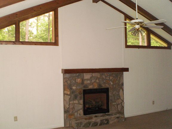 Family Room 13.5' x 22'