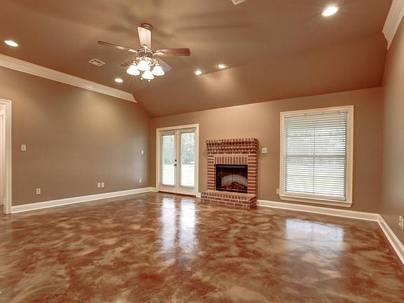 5th image of 105 Gaynor Dr