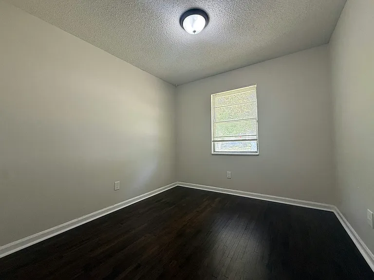 933 Leacrest Ave — Photo 6