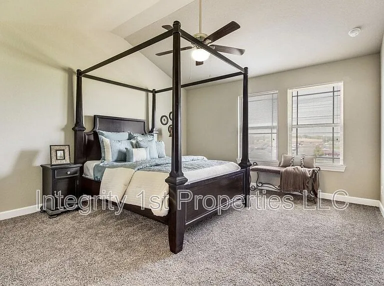 10501 Clubhouse Dr — Photo 11