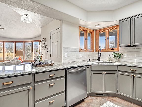 5th image of 47 Cherri Ct