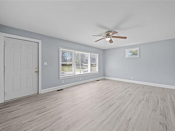 5th image of 607 Martha Pl