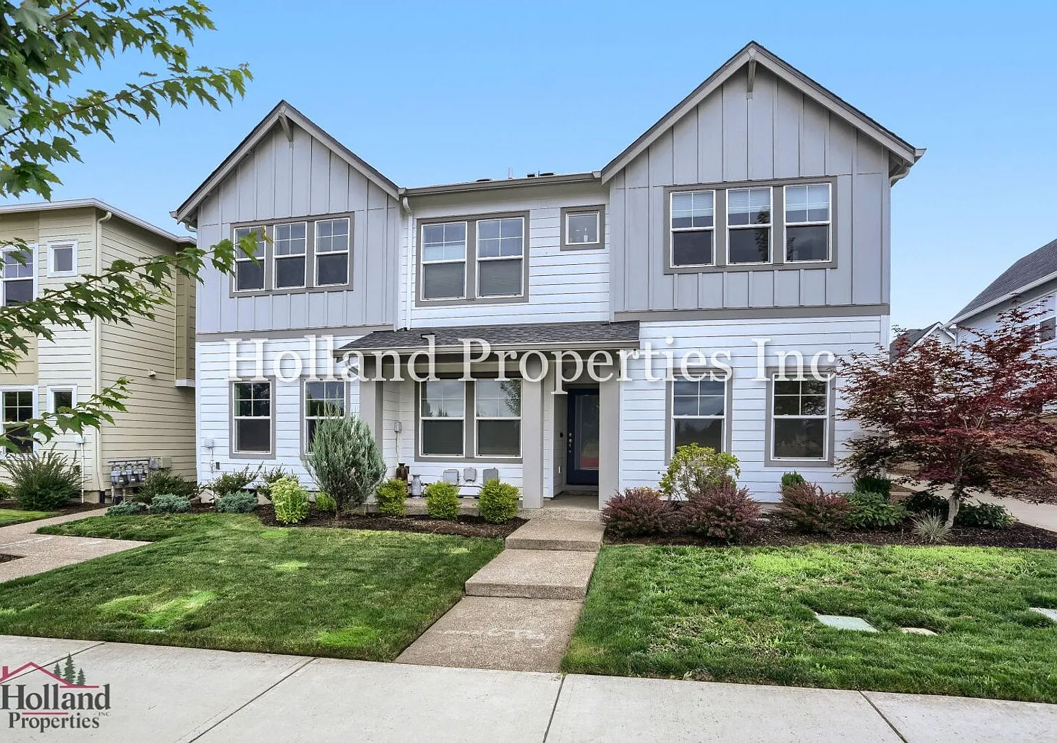 Stylish 2-Bedroom Home with Modern Finishes in Prime Hillsboro Location — Photo 1