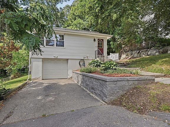 2nd image of 54 Manhattan Rd