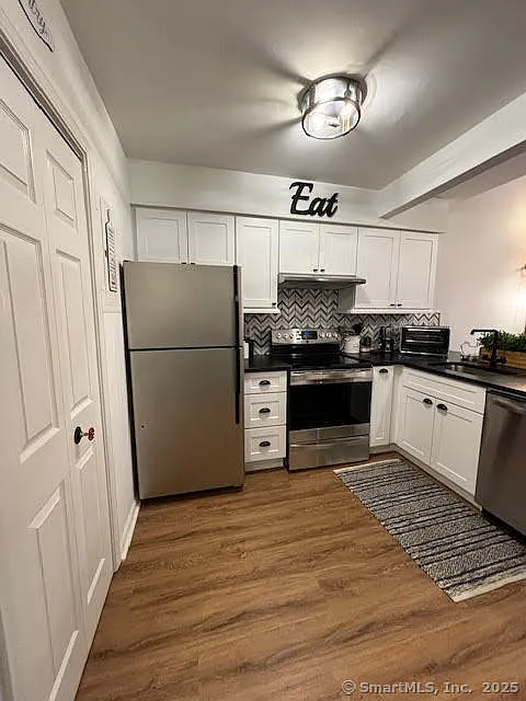 1 bed, 1.5 bath, 725 sqft, $2,700 — Photo 3