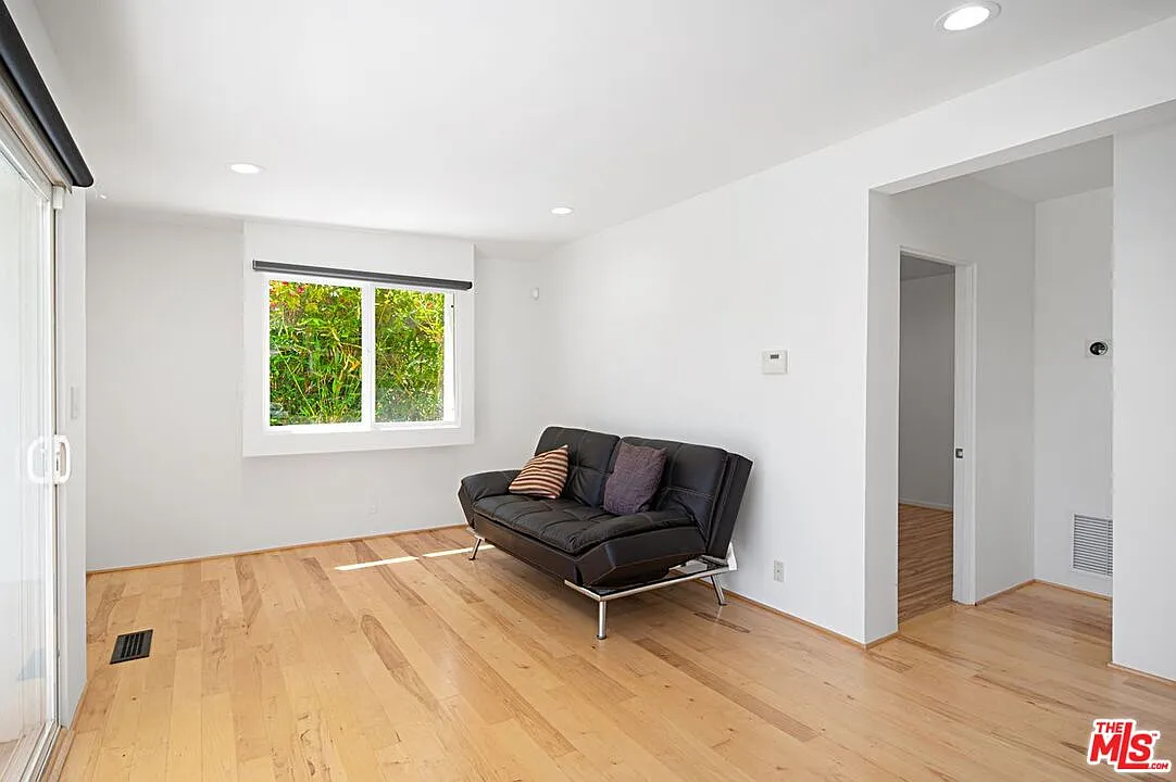 1 bed, 1.0 bath, $5,500 — Photo 4