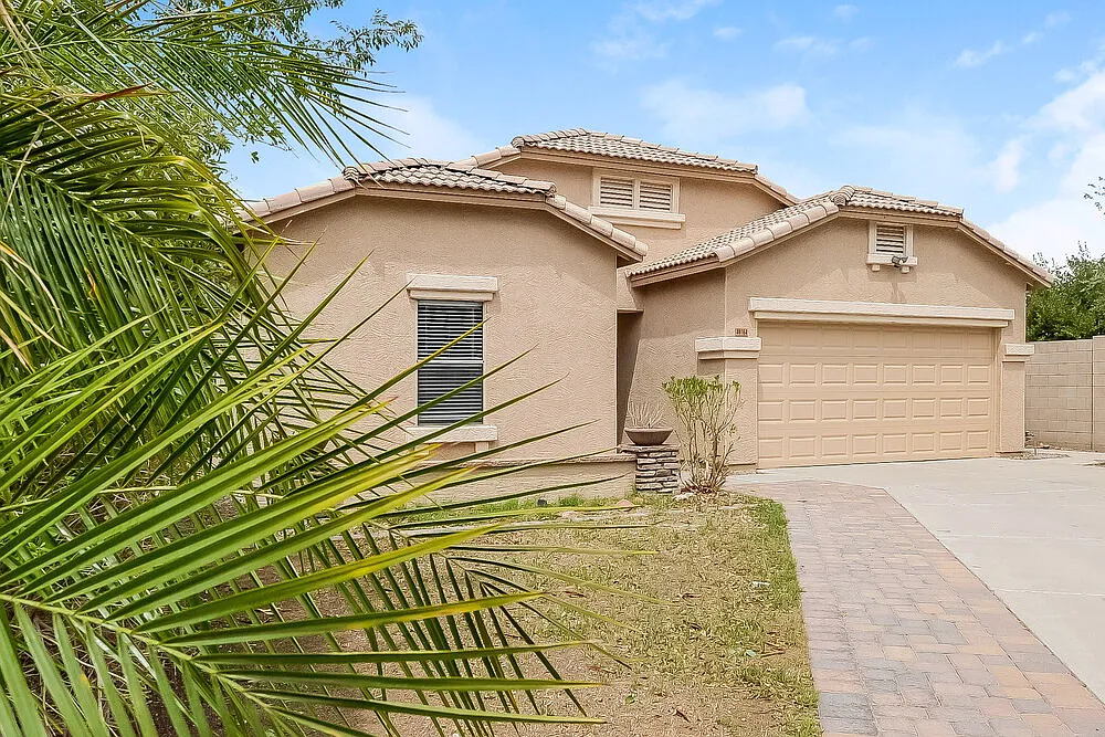 3 bed, 2.0 bath, 1364 sqft, $1,905 — Photo 1