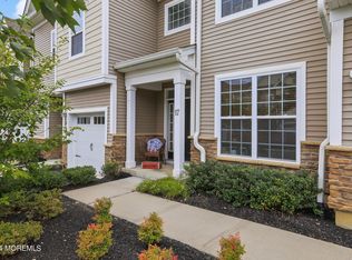 17 Grabowski Dr #105, Parlin, NJ 08859