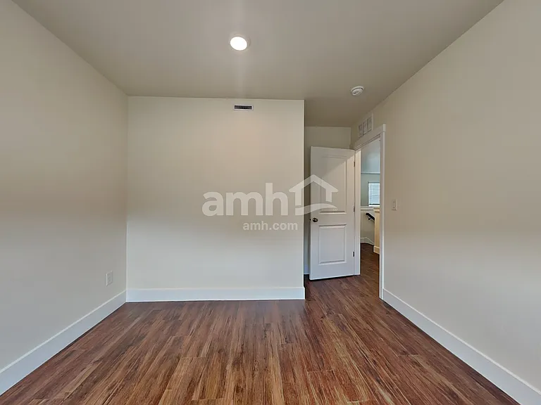 1067 Jillian Ave — Photo 13