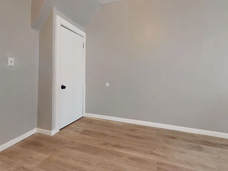 705 Edgemore Rd — Photo 9