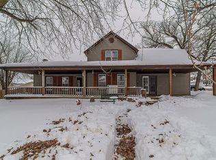 203 Market St, Coggon, IA 52218