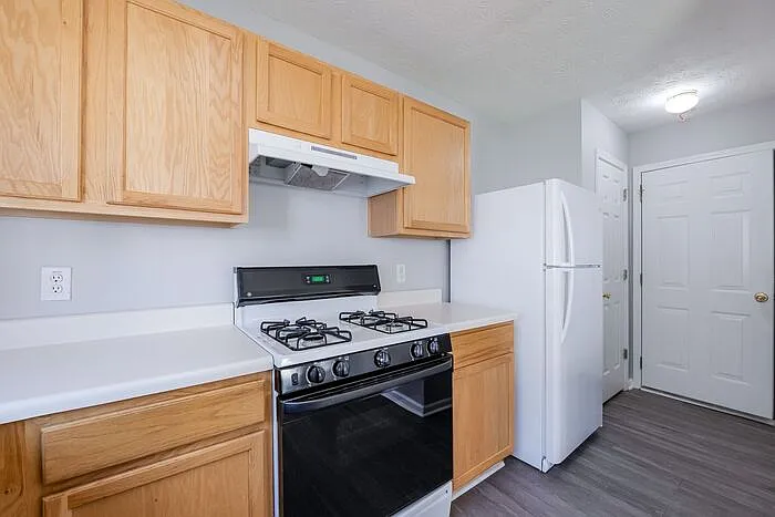641 W Oaks Dr — Photo 11