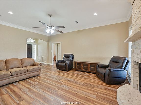 4th image of 2602 Colony Vista Dr