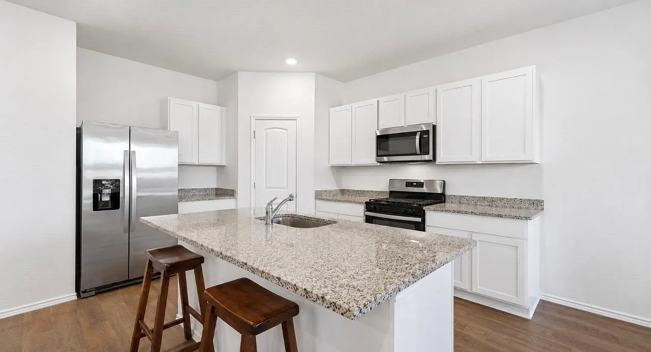 4 bed, 3.5 bath, 2473 sqft, $2,100 — Photo 3