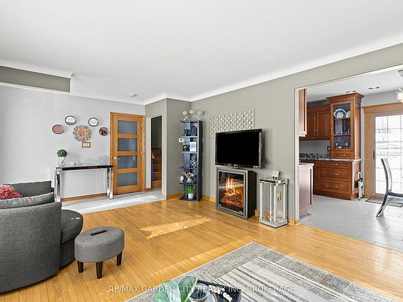 5th image of 8842 Roosevelt Ave
