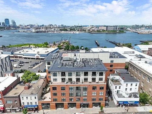 250 Meridian St Photo 1