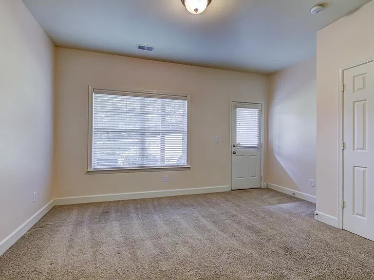 2027 Cobblestone Cir NE — Photo 30