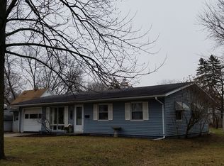 305 S 8th St, Oregon, IL 61061