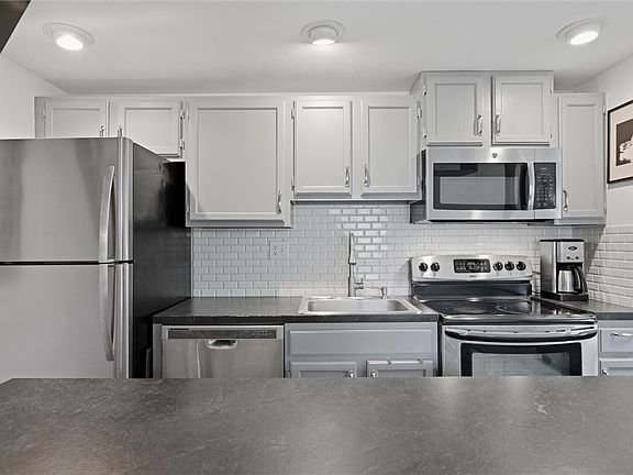 5th image of 580 Maple Ct