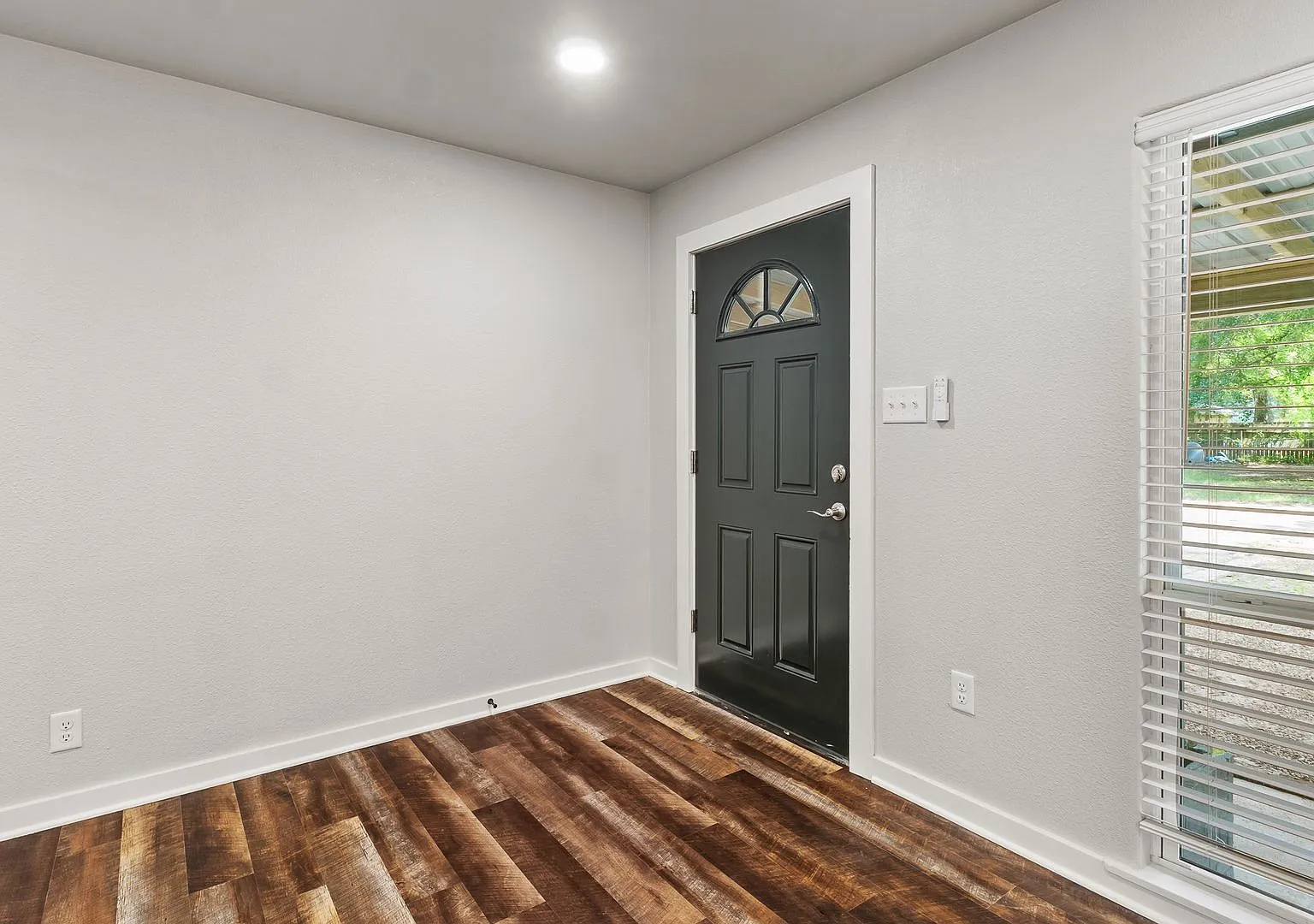 Beautifully Renovated Home — Photo 4
