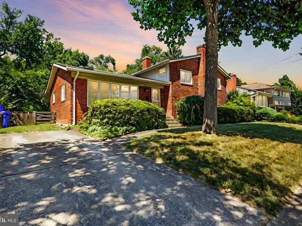 9705 Singleton Dr, Bethesda, MD 20817