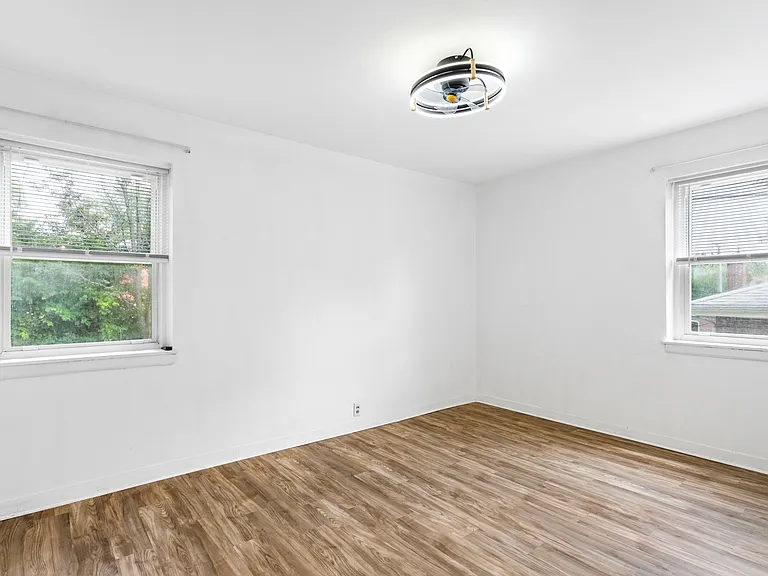 1076 Wilshire Ave — Photo 19