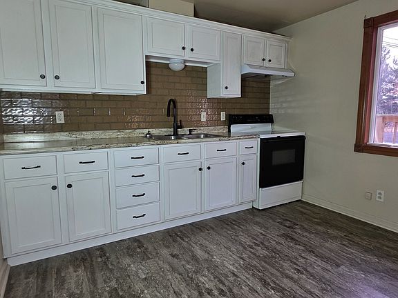 3rd image of 1810 Oak St #4
