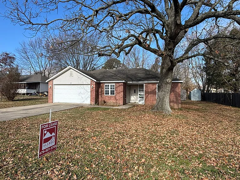 461 Pleasant Tree Pl — Photo 2
