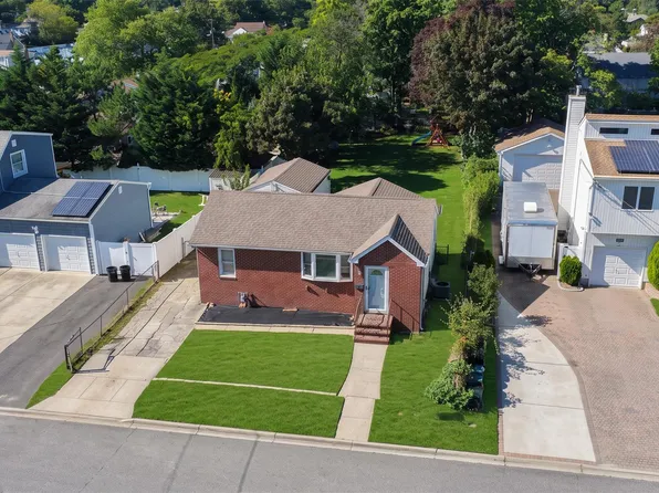 410 10th Street, West Babylon, NY 11704