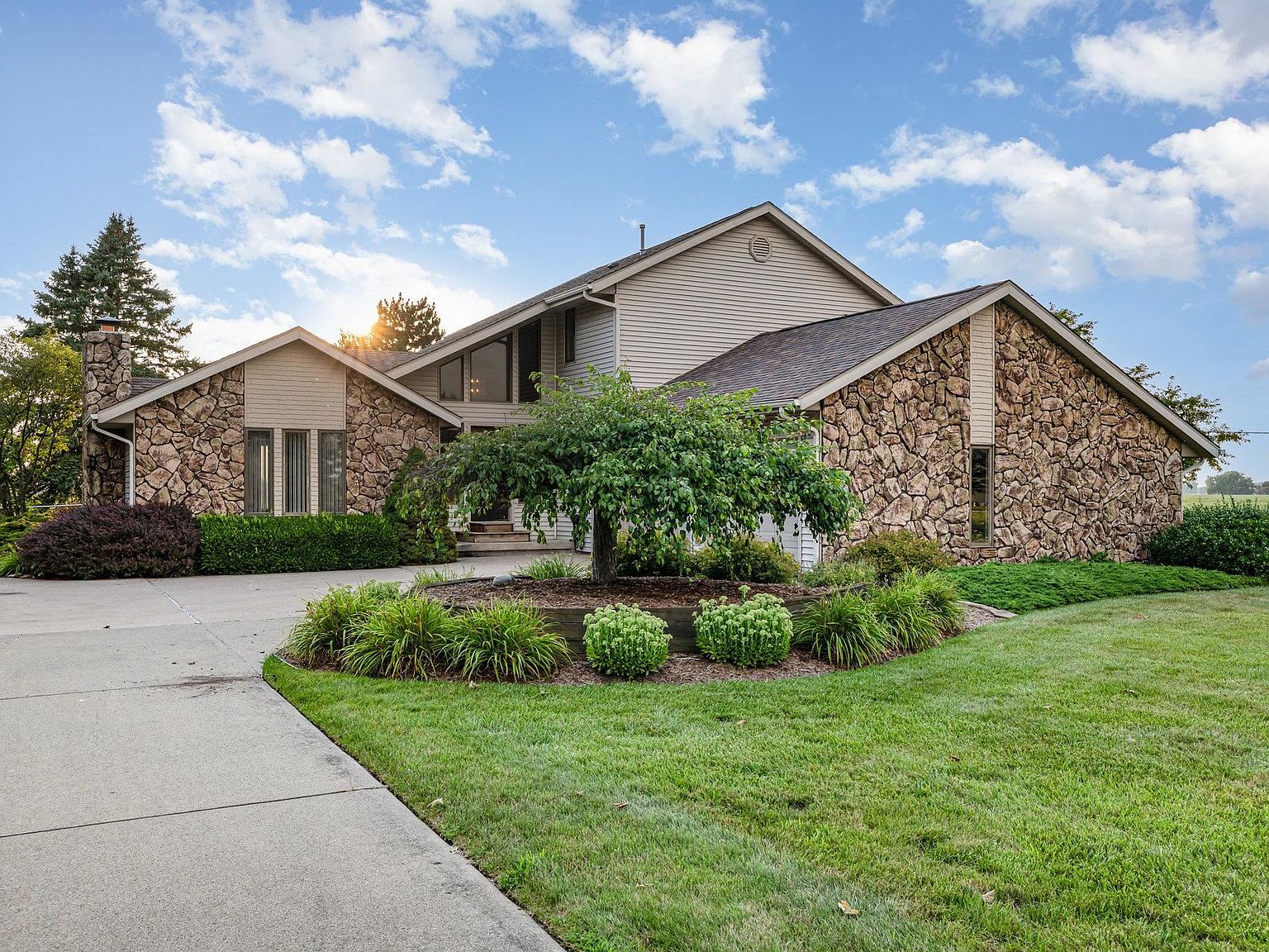 2240 Garfield Rd, Auburn, MI 48611 | Zillow