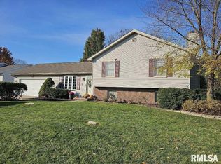 204 Freedom Trl, East Peoria, IL 61611
