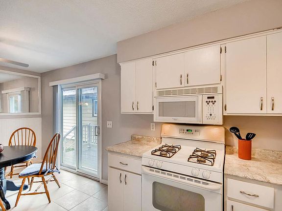 5th image of 1572 Edgerton St