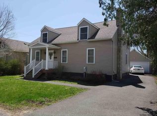 14 Oakland St, Latham, NY 12110