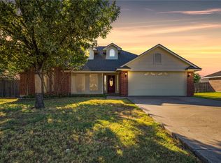 609 Sapphire Blvd, Hewitt, TX 76643