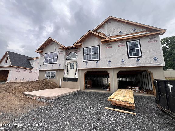2nd image of 521 Wisteria Dr