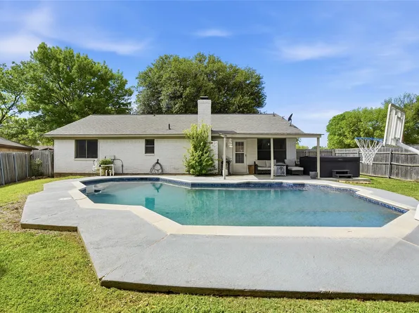 1701 Tobie Layne St, Benbrook, TX 76126