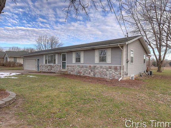3rd image of 3639 Holiday Dr