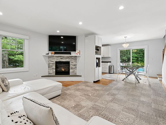 3rd image of 39 Fenmarsh Rd