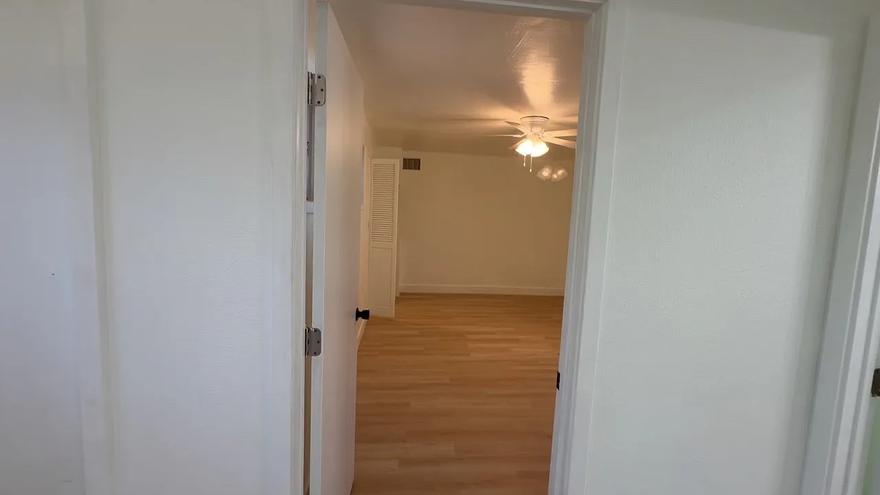 1045 E Weldon Ave — Photo 4