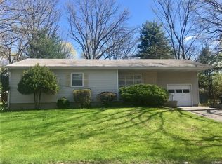 19 Brewster Dr, Middletown, NY 10940