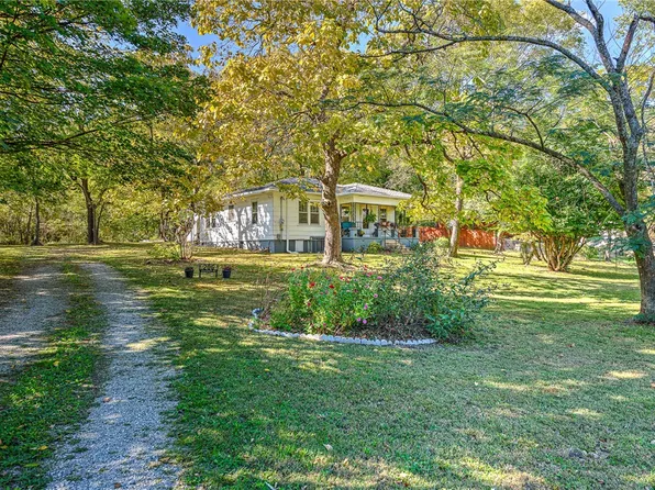 206 Academy Rd, Berryville, AR 72616