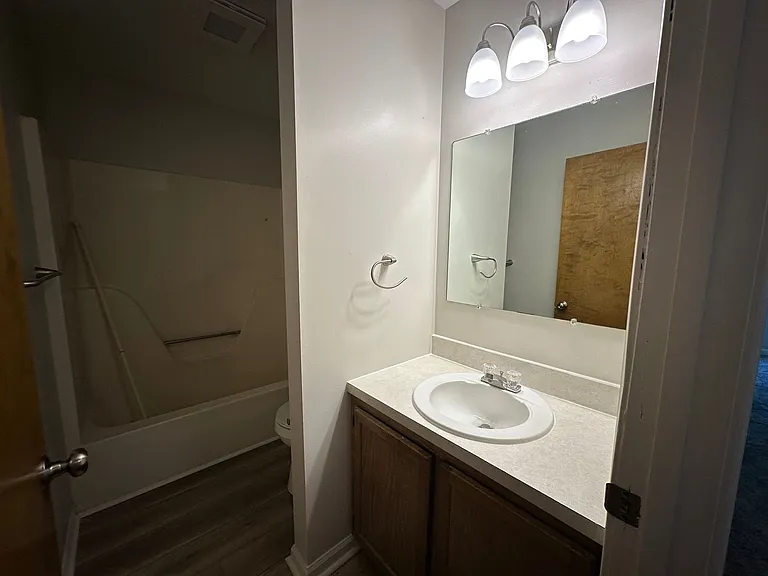 1047 Blue Ridge Dr — Photo 15
